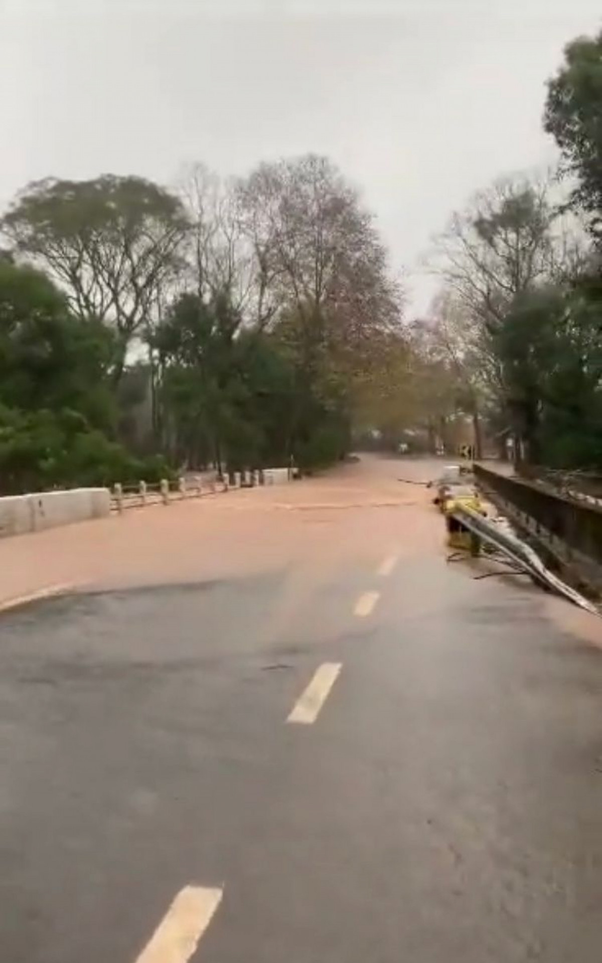 Passagem de ciclone provaca alagamentos, bloqueio de estradas e cancelamento de voos em Santa Catarina e no Rio Grande do Sul - Reprodução: redes scoiais