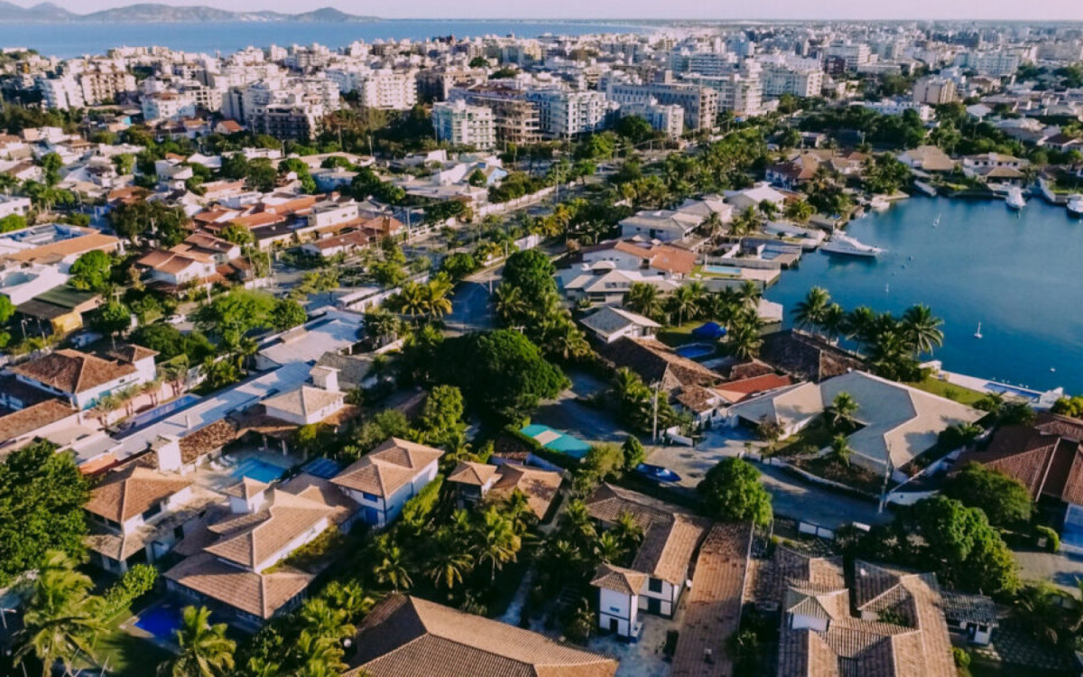 Foram tr&ecirc;s audi&ecirc;ncias p&uacute;blicas e mais de 15 oficinas, com diversas manifesta&ccedil;&otilde;es por parte dos Conselhos pertinentes que colaboraram com o documento final.