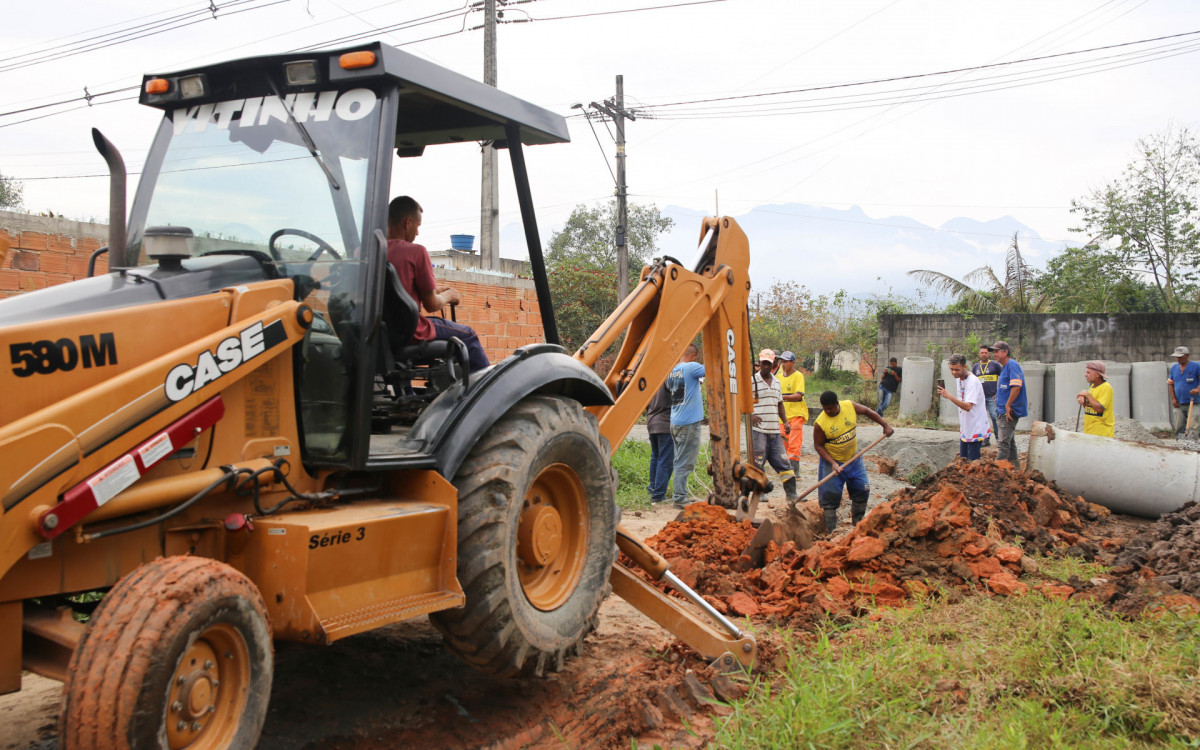 Prefeitura de Mag&eacute; inicia obras no bairro Parque Paranhos