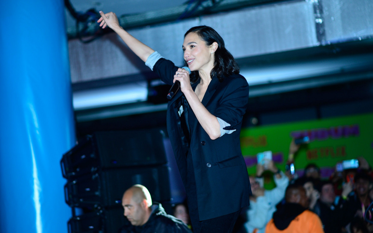 Gal Gadot esteve no \'Tudum\' para divulgar o filme \'Agente Stone\', que estreia em agosto deste ano na Netflix
