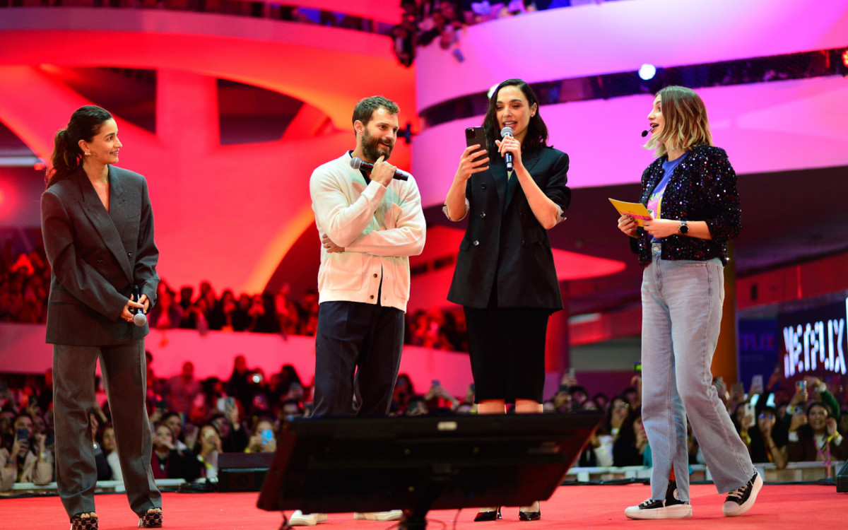 Alia Bhatt, Jamie Dornan e Gal Gadot no \'Tudum\', em São Paulo