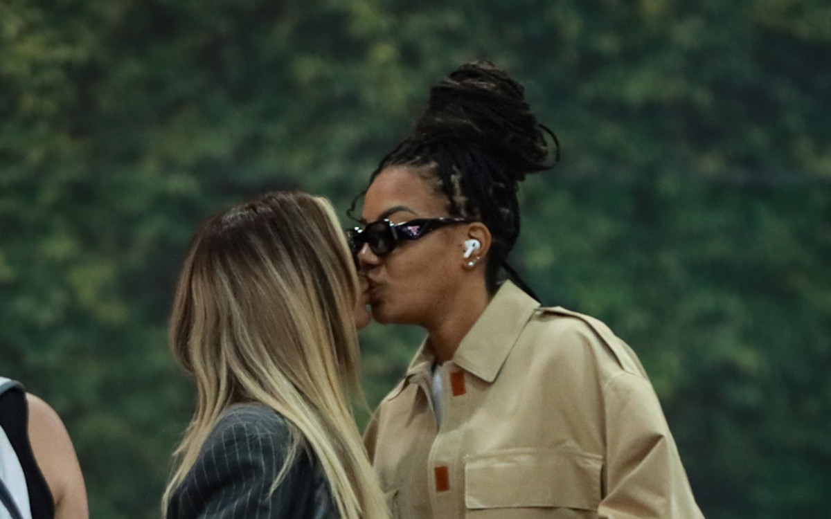 Ludmilla e Brunna Gon&ccedil;alves s&atilde;o clicadas em aeroporto do Rio