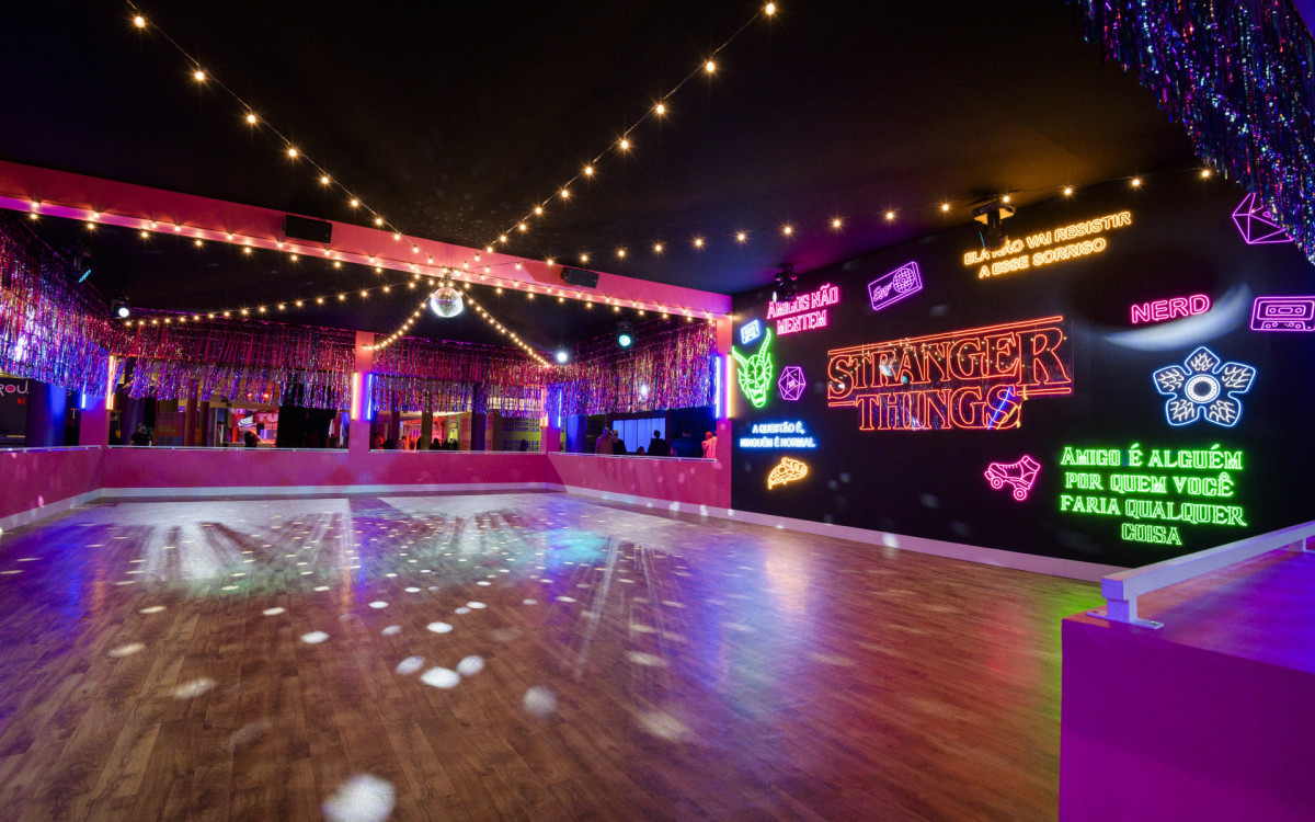 Quem não gostaria de patinar na pista de patinação de \'Stranger Things\'?