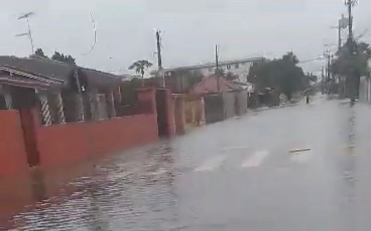 Passagem de ciclone provaca alagamentos, bloqueio de estradas e cancelamento de voos em Santa Catarina e no Rio Grande do Sul - Reprodução: redes scoiais