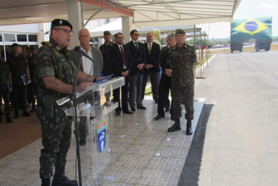 Exército barra ida aos EUA de coronel que trocou mensagens golpistas com Mauro Cid