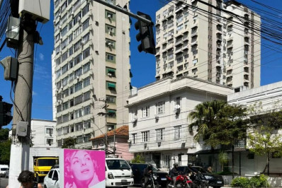 História de cantora é um convite para a MPB e pelas belezas de Niterói