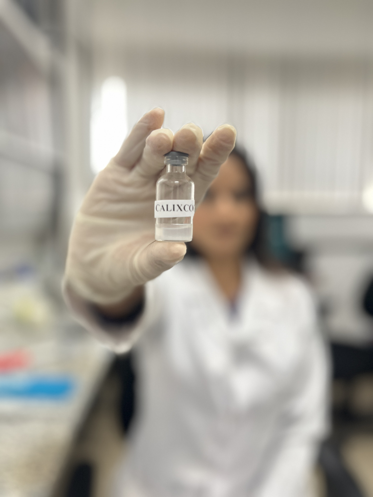 Calixcoca: imunizante para auxiliar no tratamento de dependentes qu&iacute;micos em coca&iacute;na e crack