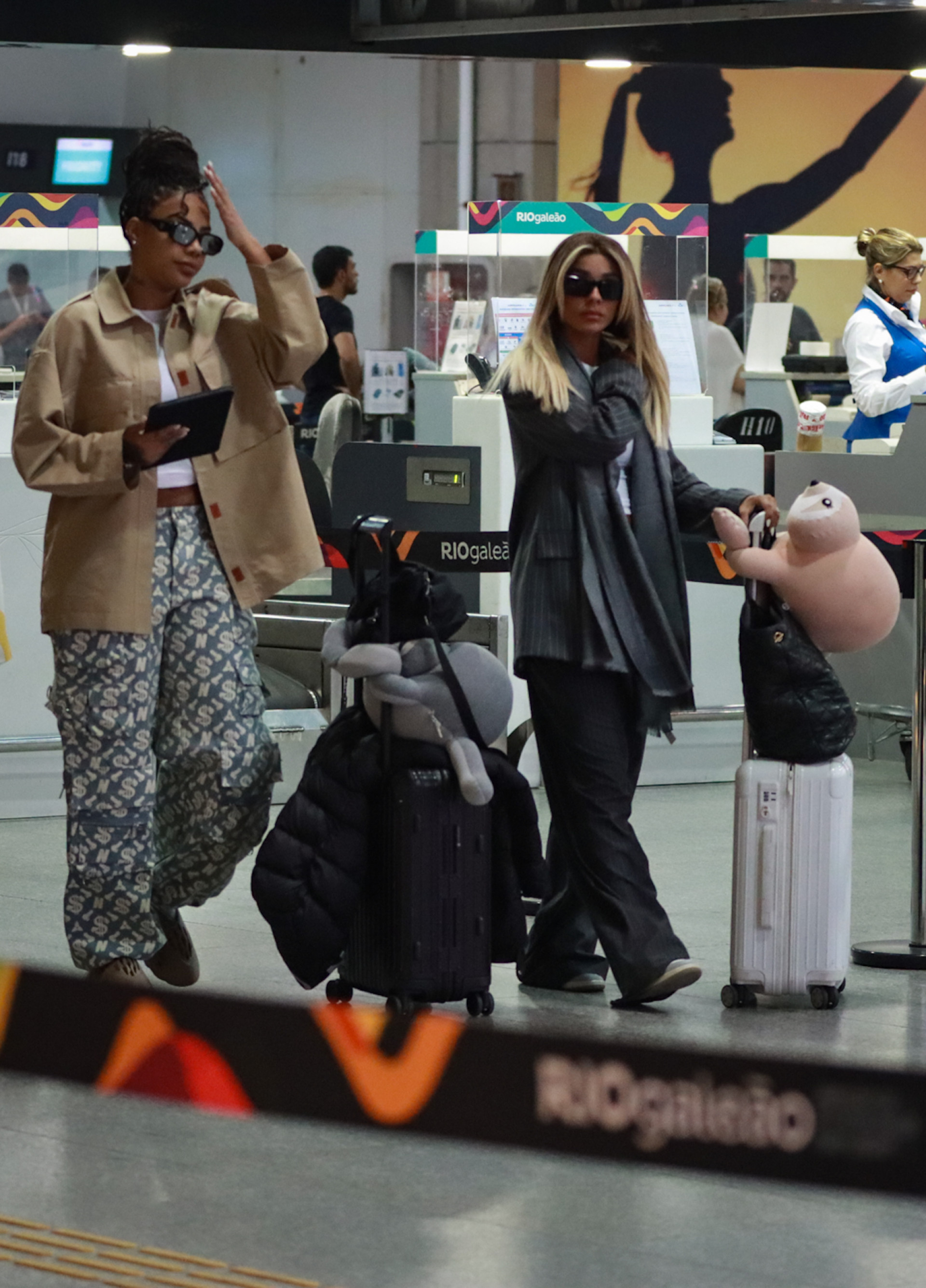 Ludmilla e Brunna Gonçalves são clicadas em aeroporto do Rio - Victor Chapetta / Agnews
