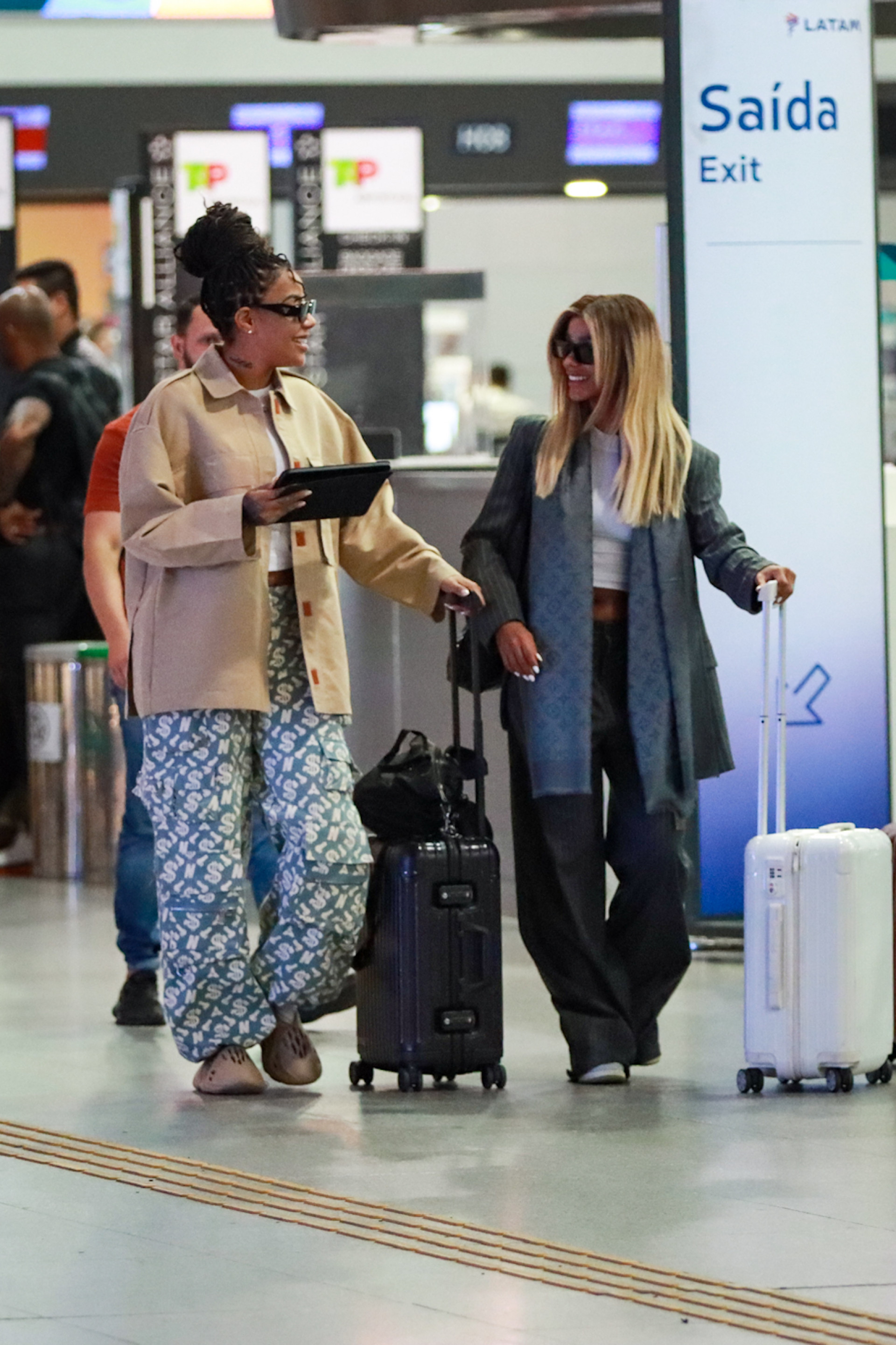 Ludmilla e Brunna Gonçalves são clicadas em aeroporto do Rio - Victor Chapetta / Agnews