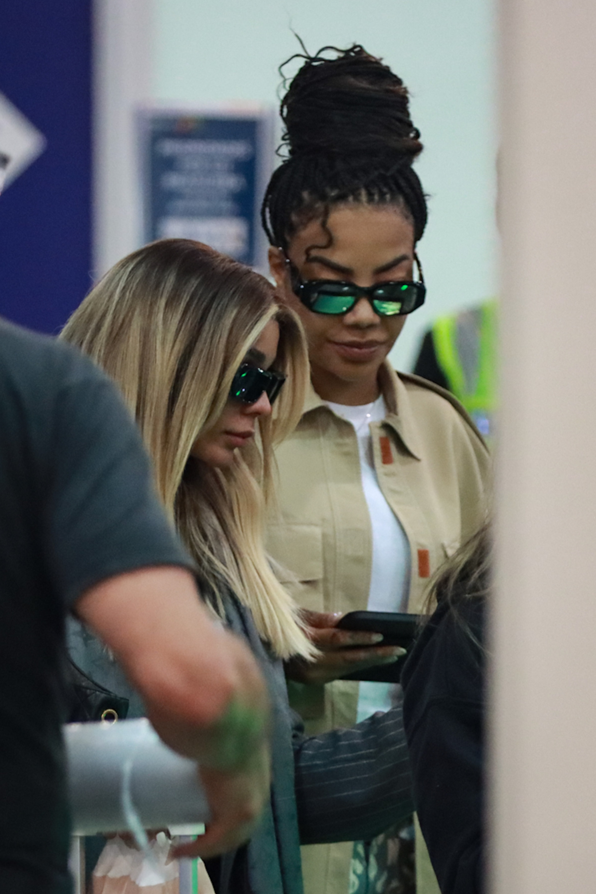 Ludmilla e Brunna Gonçalves são clicadas em aeroporto do Rio - Victor Chapetta / Agnews