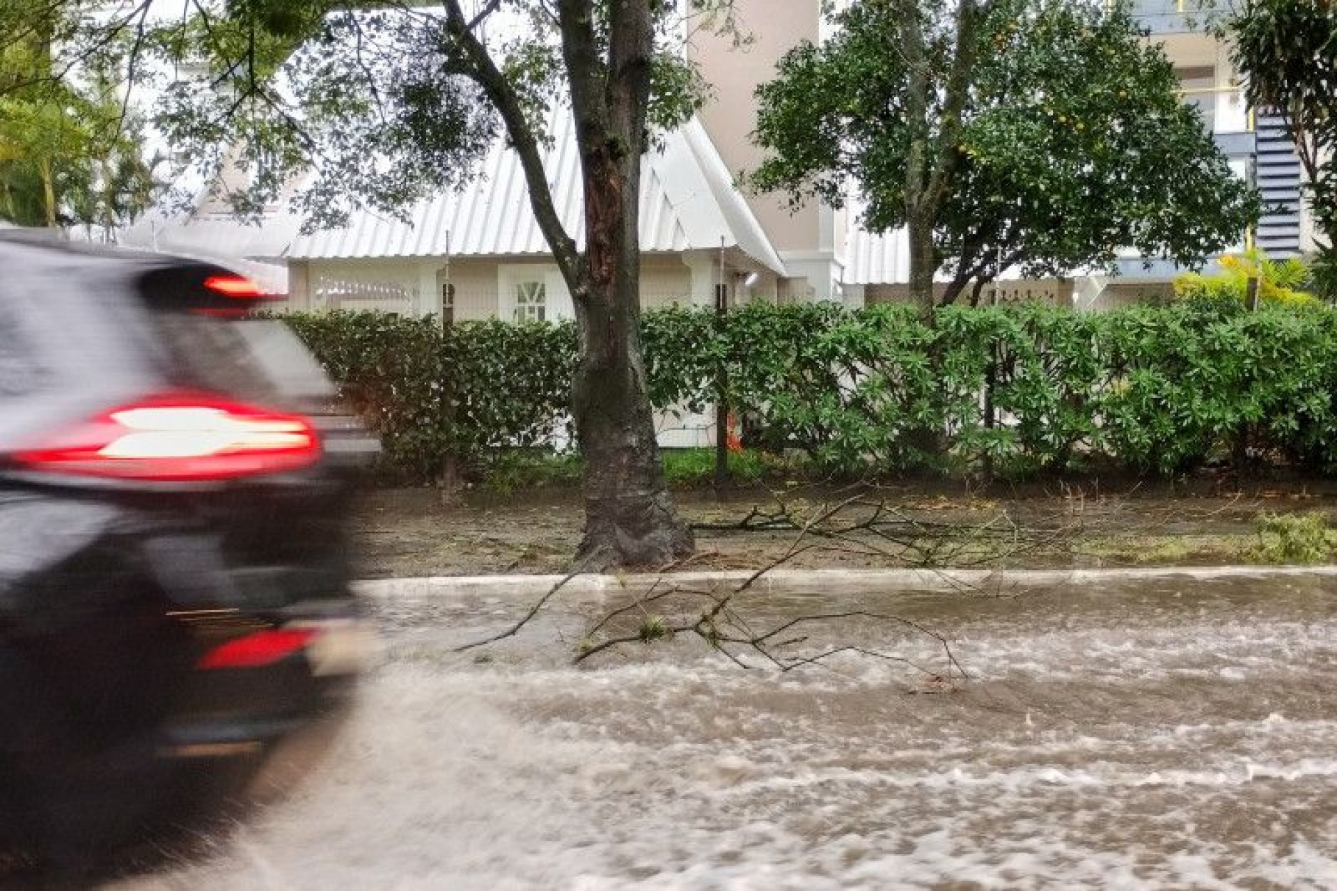 Passagem de ciclone provaca alagamentos, bloqueio de estradas e cancelamento de voos em Santa Catarina e no Rio Grande do Sul - Reprodução: redes scoiais