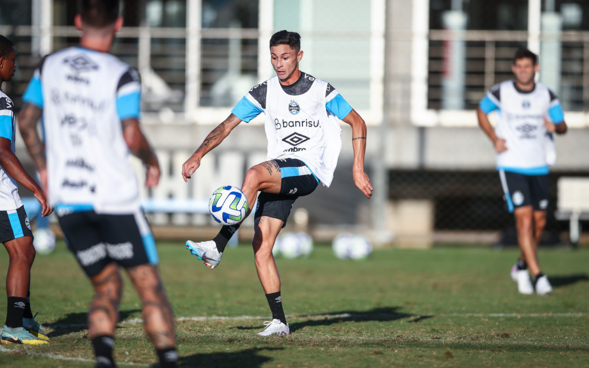 Lateral-esquerdo Diogo Barbosa está a caminha do Fluminense - Lucas Uebel / Grêmio