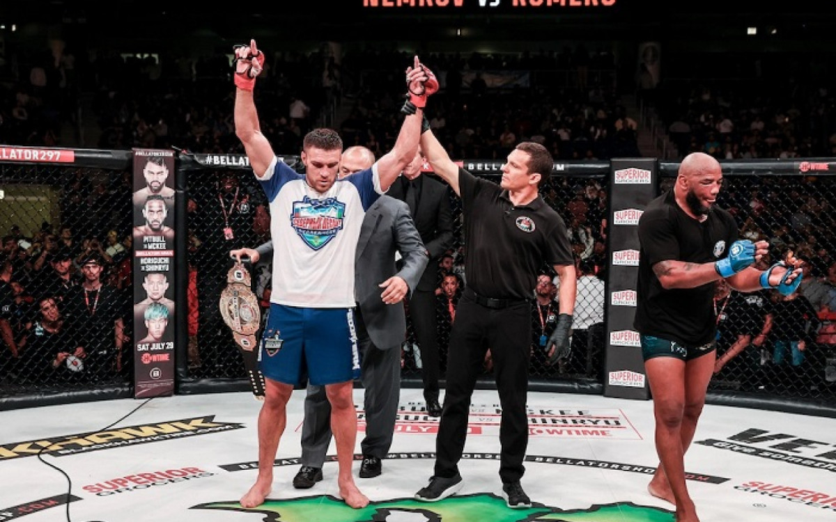 Vadim Nemkov manteve o cintur&atilde;o meio-pesado do Bellator