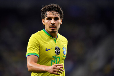 Meia da Seleção tem camisa roubada após derrota para a Colômbia