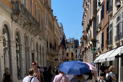 Moradores gritam para alertar turistas sobre ‘batedores de carteira’ em Veneza