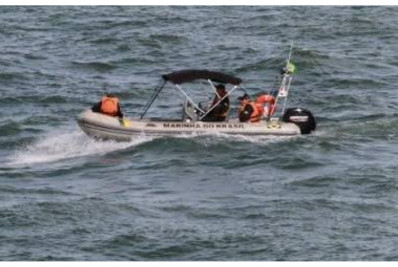 Barco naufraga em Santa Catarina após ciclone no Sul; Marinha busca desaparecidos