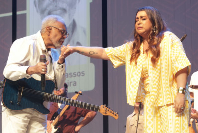 Em retorno aos palcos, Preta Gil é ovacionada pelo público e se emociona