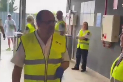 Amigo de Vini Jr vai à delegacia na Espanha prestar queixa de racismo