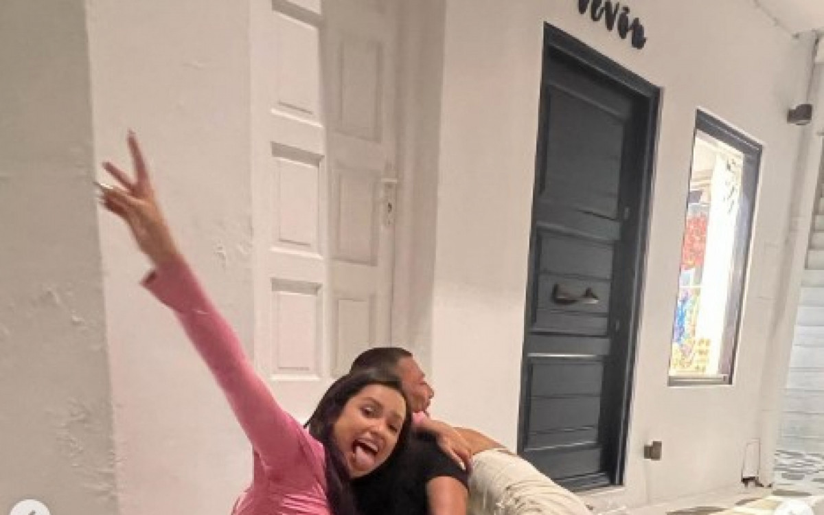 Anitta e Juliette na Gr&eacute;cia