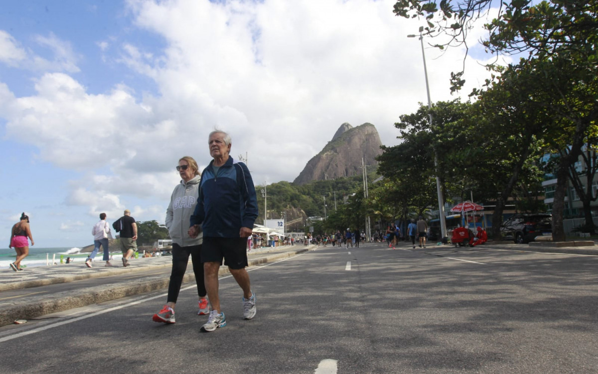 Cariocas passeiam na Zona Sul do Rio - Reginaldo Pimenta/O Dia