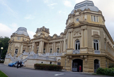 Castro e Dino assinam termos de cooperação para a 'Casa da Mulher Brasileira'