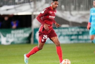 Diretor do Vasco marca reunião com representante de Fernando, do Sevilla