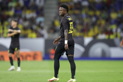 Vini Jr exige imagens de câmeras após caso de racismo contra amigo: 'Bastidores nojentos'