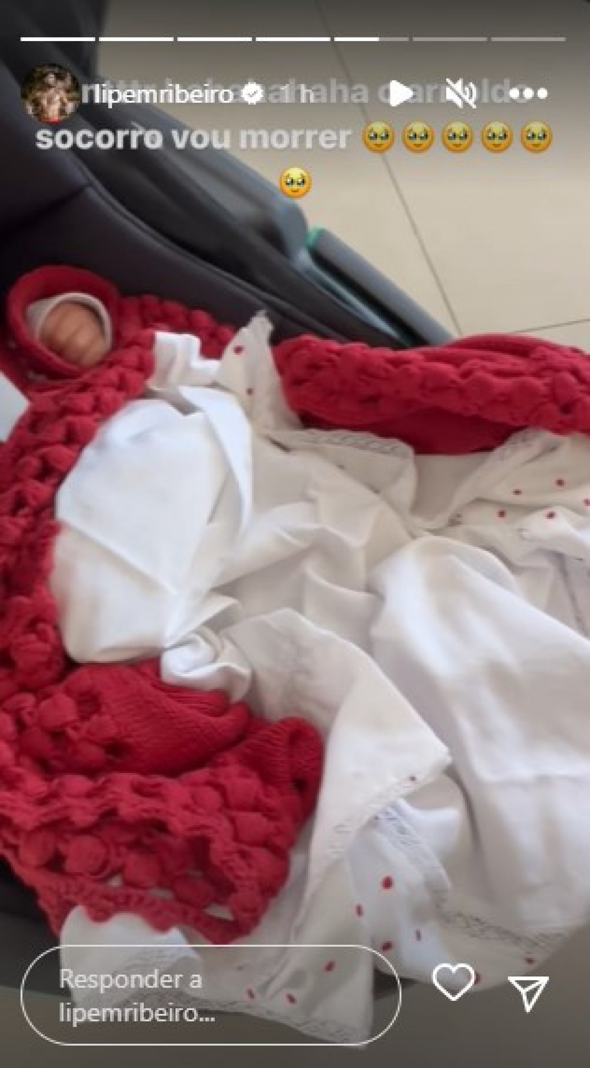 Lipe Ribeiro e Dessa Castorino deixam a maternidade com Dom - Reprodução/Instagram