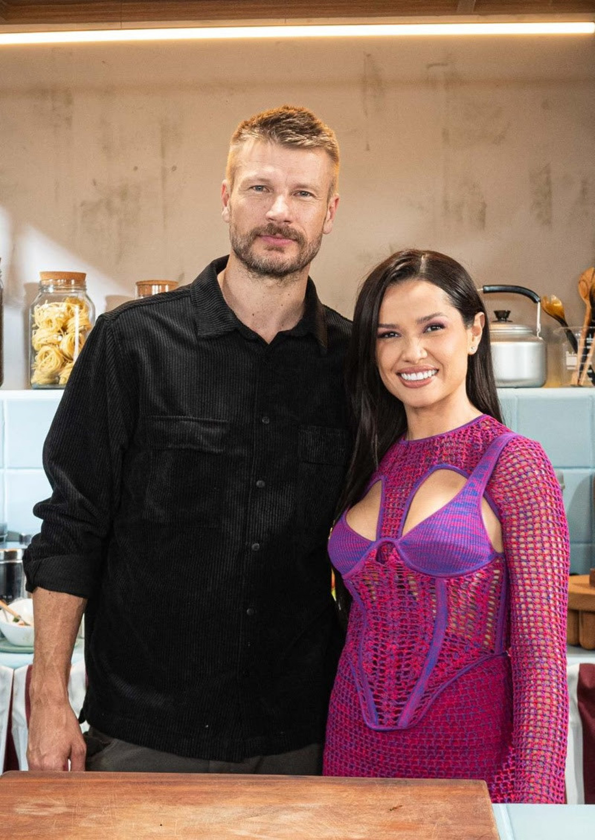 Rodrigo Hilbert e Juliette durante a gravação do 'Tempero de Família' - Lipe Borges/ Reprodução GNT