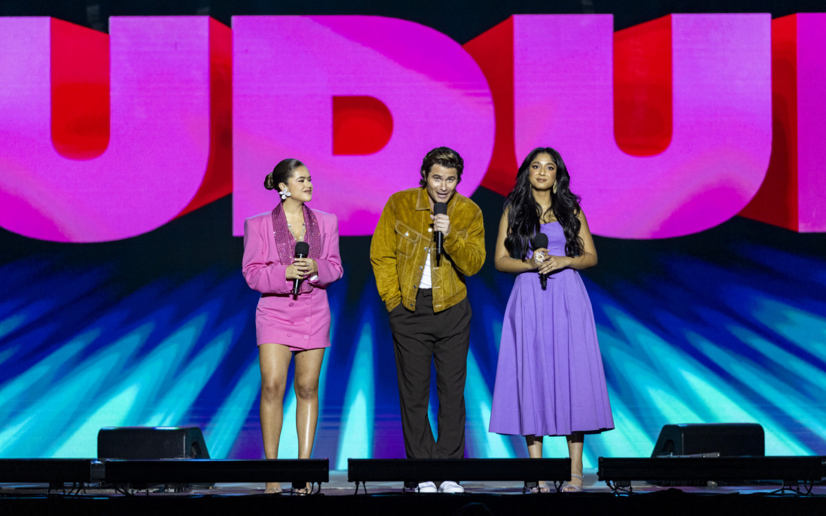 Maisa Silva, Chase Stokes e Maitreyi Ramakrishnan