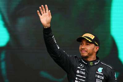 Hamilton elogia desempenho da Mercedes após melhorias no W14: 'No caminho certo'