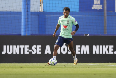 Rodrygo fica fora de treino da Seleção e vira dúvida para amistoso contra Senegal