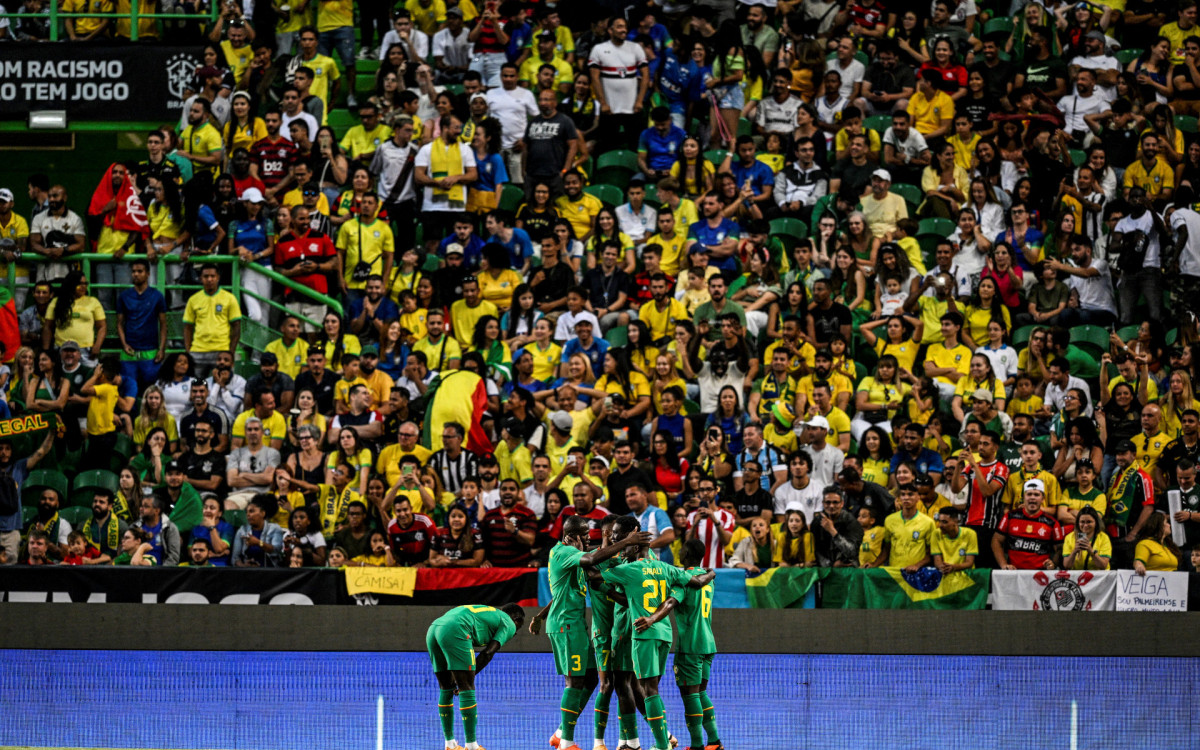 Senegal's forward Ismaila Sarr (R) and Senegal's midfielder Nampalys Mendy (L) celebrate after Brazil's defender Marquinhos scored an own goal during the international friendly football match between Brazil and Senegal at the Jose Alvalade stadium in Lisbon on June 20, 2023.
Patricia DE MELO MOREIRA / AFP
AFP