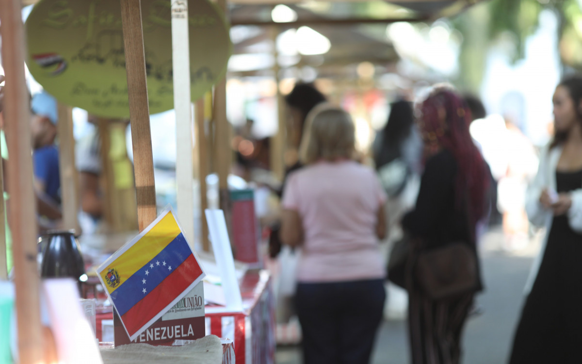 Feira dos refugiados na UFRJ do Campus da Praia Vemelha. Fotos: Pedro Ivo/ Agência O Dia
