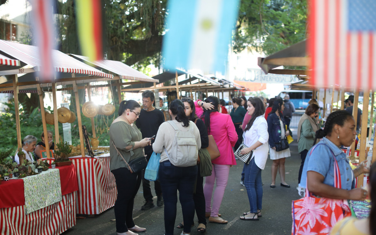 Feira dos refugiados na UFRJ do Campus da Praia Vemelha. Fotos: Pedro Ivo/ Agência O Dia
