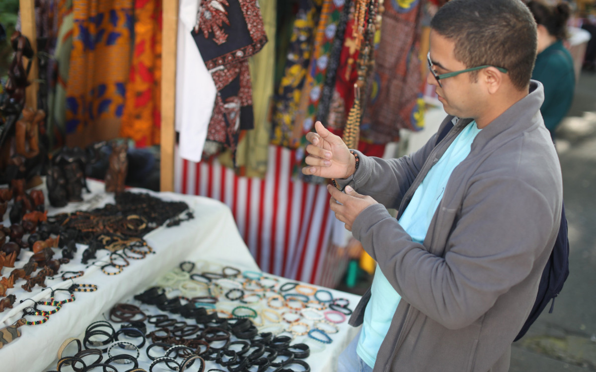 Feira dos refugiados na UFRJ do Campus da Praia Vemelha. Fotos: Pedro Ivo/ Agência O Dia
