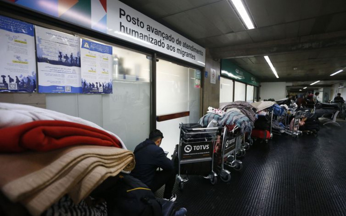 Afeg&atilde;os acampados no Aeroporto de Guarulhos