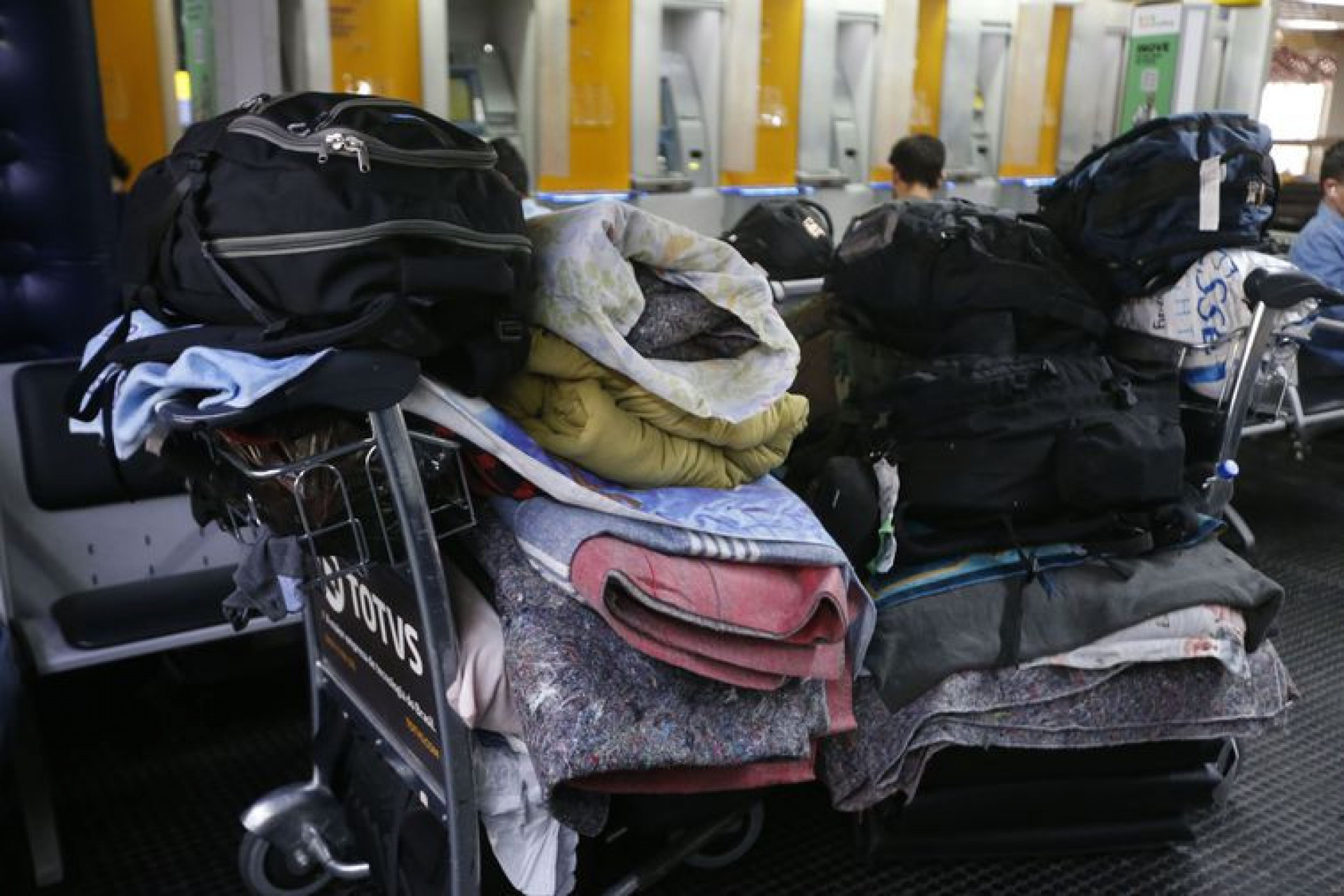 Afegãos acampados no Aeroporto de Guarulhos - Paulo Pinto/Agência Brasil