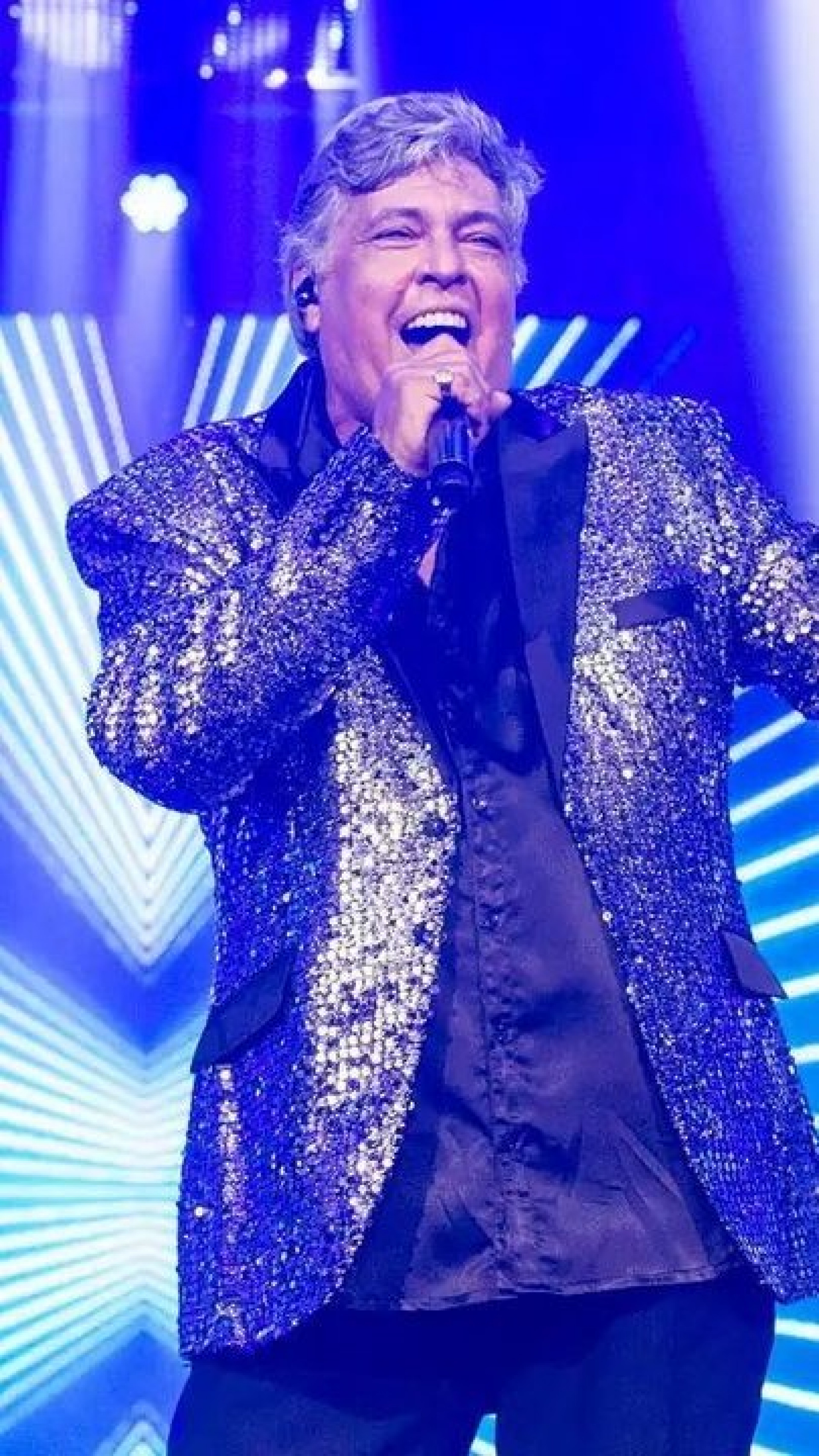 O cantor Sidney Magal, de 73 anos, sofreu um Acidente Vascular Cerebral e ficou internado por dez dias após passar mal durante show - Reprodução / Instagram