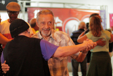 Baile da Funbel agita noite em Belford Roxo