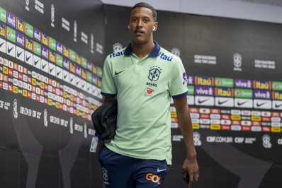 Vasco encaminha contratação do zagueiro Robert Renan, ex-Corinthians