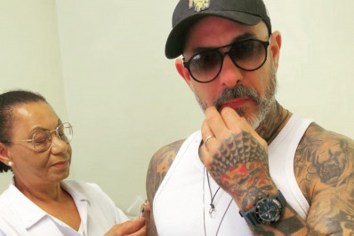 Henrique Fogaça leva mordida de quati e vai parar em hospital de Minas Gerais