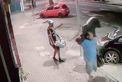 Vídeo: criminosos invadem galeria de arte em Ipanema e roubam escultura de 35 kg