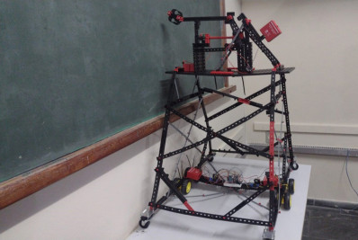 Robô montado por alunos reforça importância da tecnologia em salas de aulas
