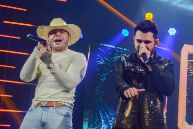 Após acidente de carro, Tierry participa de gravação de DVD em São Paulo