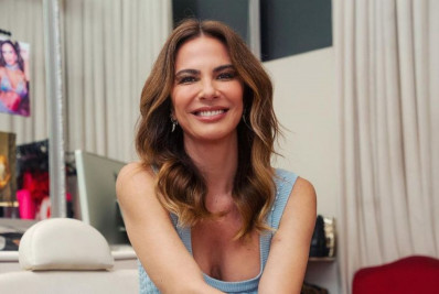 Luciana Gimenez chora de emoção ao mostrar evolução da perna