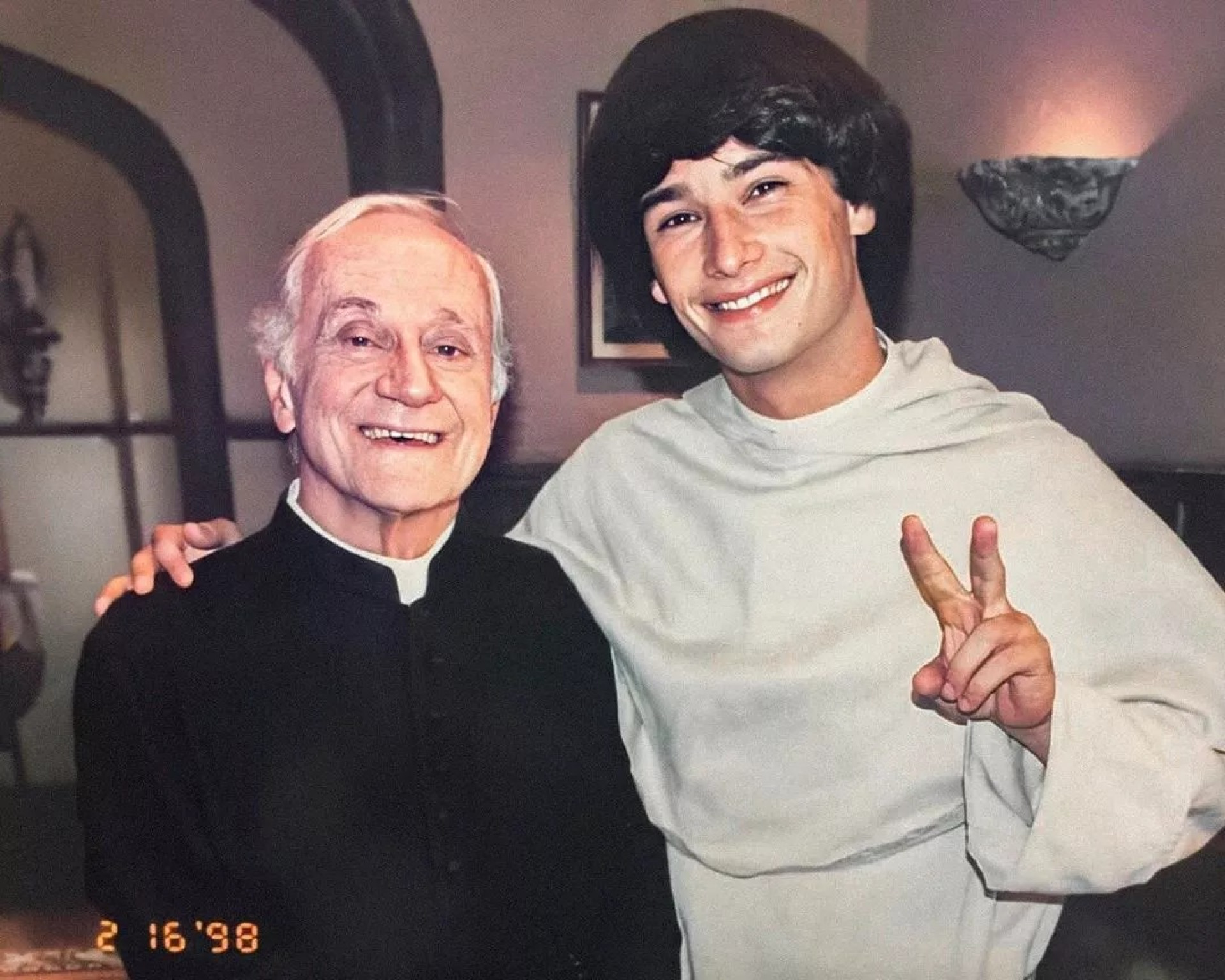 Rodrigo Santoro e Paulo Autran nos bastidores da minissérie 'Hilda Furacão' - Reprodução/Instagram