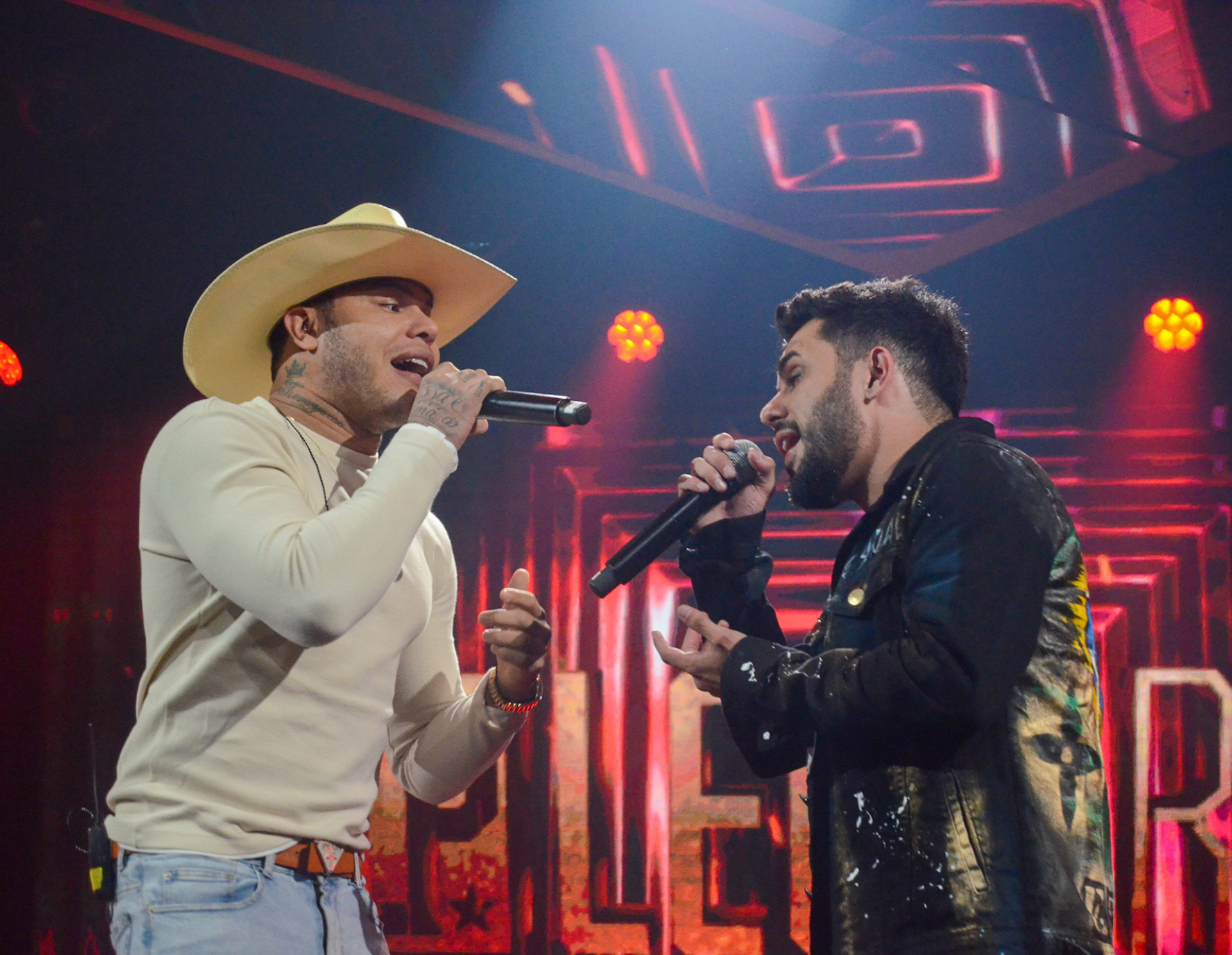 Tierry e o cantor Léo Pires - Araujo /AgNews