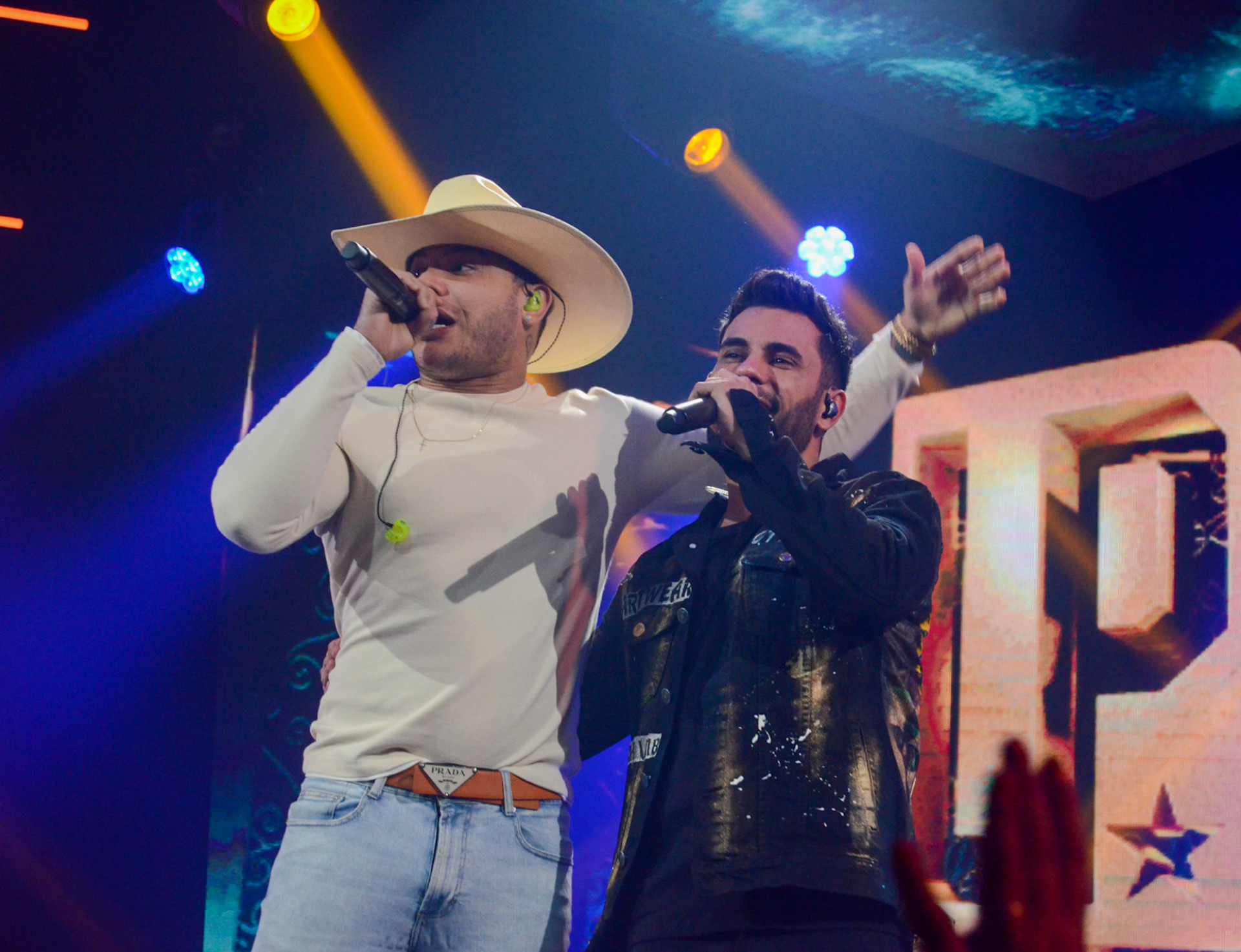 Tierry e o cantor Léo Pires - Araujo /AgNews