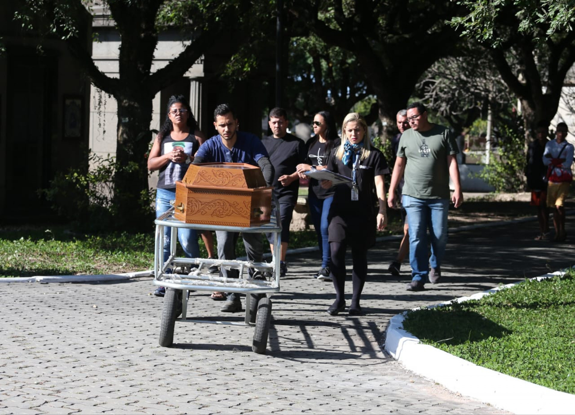 Sepultamente aconteceu no Cemitério do Caju - Cléber Mendes/Agência O DIA